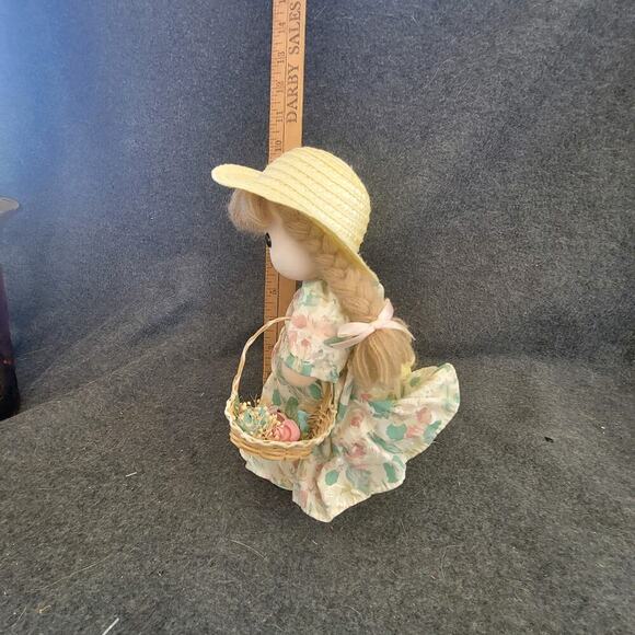 Berkeley Designs Cuddle Kidz Musical Windup Moving Doll Plays Edelweiss - Picture 3 of 10